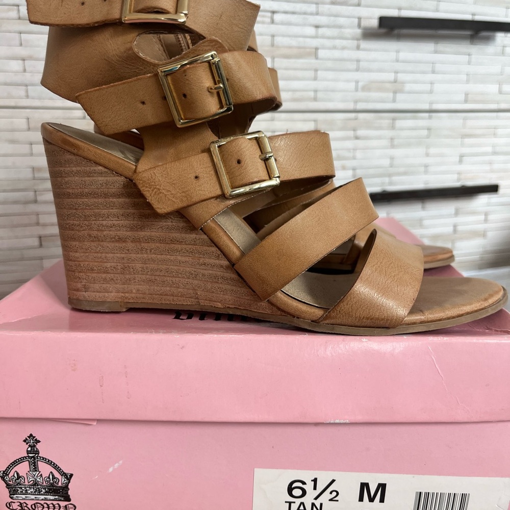 Crown Vintage Wedge Sandals - Picture 4 of 6
